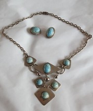 Collier et boucles d'oreilles vintage en métal et turquoise 1970's. 