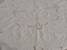 NAPPE  RONDE  BRODEE  MAIN