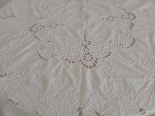 Nappe ronde brodee main - nappe,