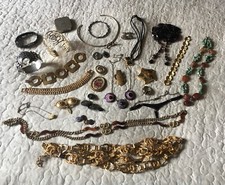Lot de bijoux anciens vintage