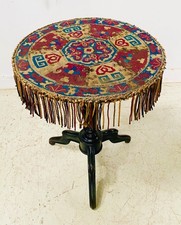 guéridon époque Napoléon III en bois noirci à décor de tapisserie . XIX siècle .