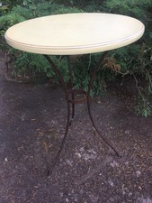 VINTAGE 1950/1960 : ANCIENNE PETITE TABLE RONDE AVEC PIED EN METAL