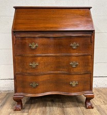 Vintage Chippendale Style Fall