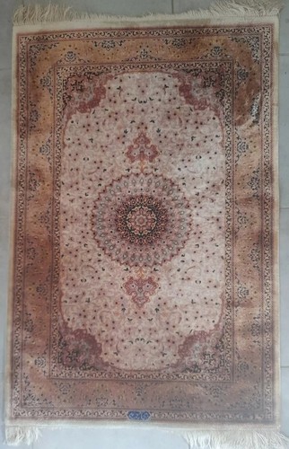 Tapis soie fait - main, ghoum