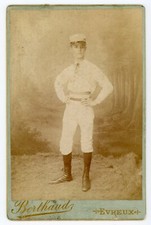 PHOTO CABINET Berthaud Evreux, un jeune homme tenue sportif sport élève uniforme
