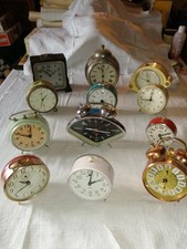 Lot de 12 anciens réveils