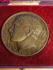 MÉDAILLE DE TABLE EN BRONZE