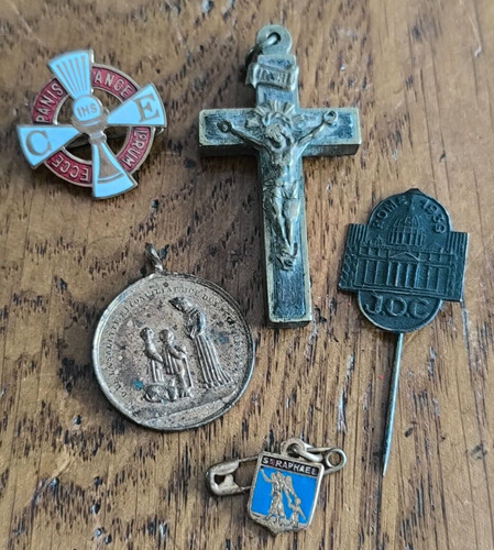 Lot insignes religieux - lot,