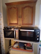 cuisine equipe avec hotte aspiration evier et robinetterie plaque cuisson gaz 