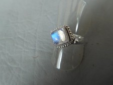 Bague indes dôme solitaire