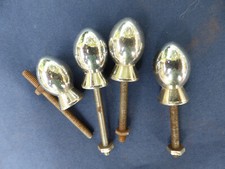 4 petits boutons métal