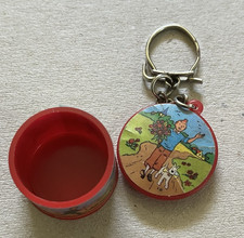 TINTIN / HERGÉ   PORTE-CLES PUBLICITAIRE   BOITE BONBONS BROCHET CONFISEUR  TBE
