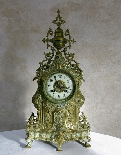 Pendule bronze très belle - en,