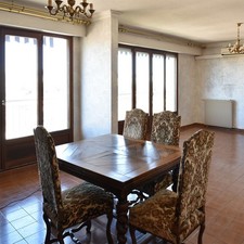 table et chaises salle à