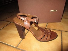 Neuves ces chaussures