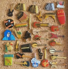Lot De 34 Pin's Instruments De Misique Accordéon Piano Piaf Guitare Saxo Autre