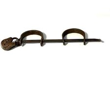 Ancienne manilles de jambe de serrure en fer forgé lourd en métal ancien mani...