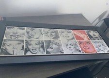 MARILYN MONROE: TRÈS BEAU LONG TABLEAU MIX PHOTOS, ENCADREMENT BOIS NOIR