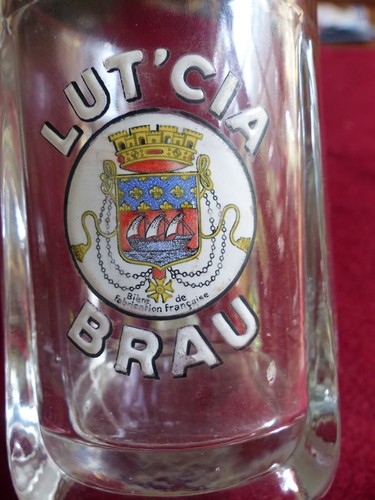 Une chopes bière emaillée - une,