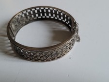 Superbe et ancien bracelet rigide motif ajouré en argent avec poinçon 24 Grammes