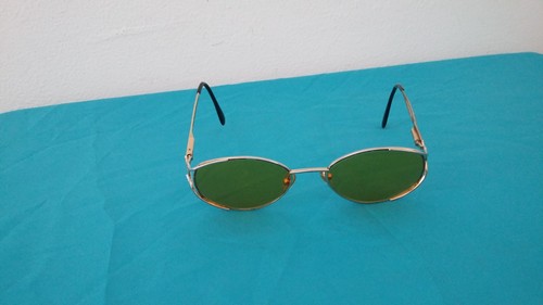 Paire lunettes soleil - de, de