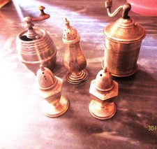 LOT D"ARGENTERIE SALIERE ET POIVRIERE EN ARGENTMASSIF MOULINS A POIVRE  M ARG