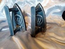 2 Anciens Fers à Repasser ou Presse Livres W N°5 Fonte Emaillée Bleue