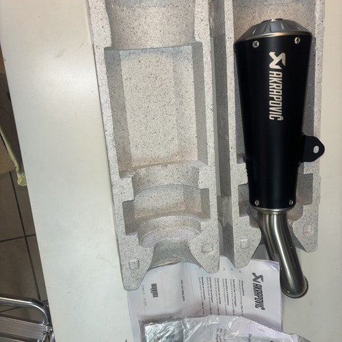 Silencieux sortie akrapovic - sortie,