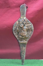 ANCIEN SOUFFLET DE CHEMINÉE DÉCOR CUIVRE REPOUSSE  FEMME BRETONNE 