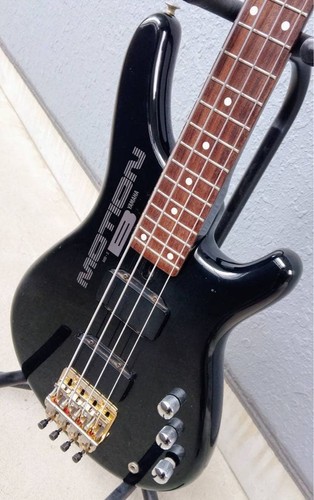 Guitare basse électrique