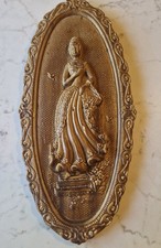 tableau mural en plâtre doré : LA MARQUISE - forme ovale - 40 cm - 1 kg