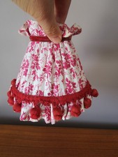 Abat jour en tissus à fleurs style toile de jouy volants pompons rouges