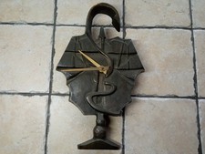 Horloge Pendule Année 70 Caducée en Bronze signée Cotoflex Pharmacie Vintage