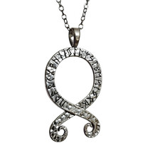 Collier pendentif croix troll