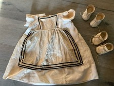 Ancienne Robe Poupée Et Deux Paires De Chaussures