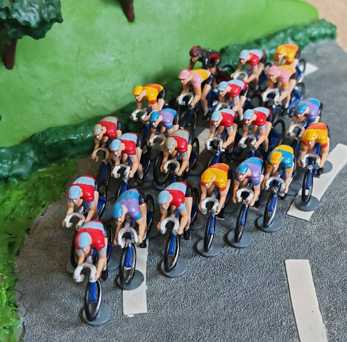 Lot figurines cycliste - 22,