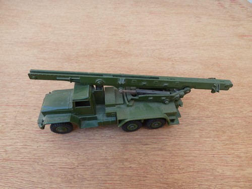 Vehicule camion lance missile - vehicule,
