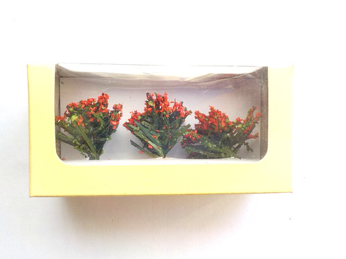 Boite trois fleurs - trois, fleuries