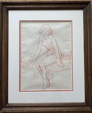 Nue assise et souriante -