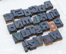 Mixte caracteres bois - a-z,