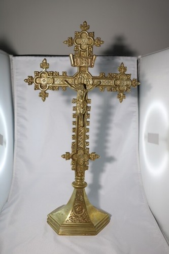 Crucifix ancien fait - main, en