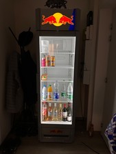 Grand frigidaire Redbull en très bon état 