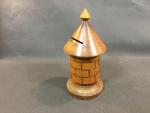 Ancienne tirelire bois en - en,