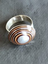 Bague Touareg Gros Cabochon Rond Métal Blanc et Bois Taille Réglable Artisanat