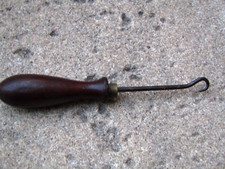 Ancien  crochet  tire lacets de  bottines