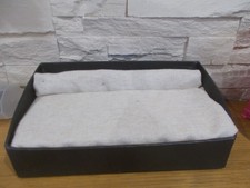 canapé fait maison  pour poupée  barbie