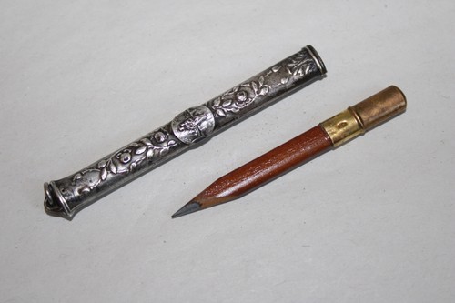 Ancien petit porte crayon - , en