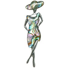 Broche femme en robe et