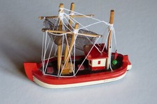 BATEAU DE PECHEUR EN BOIS