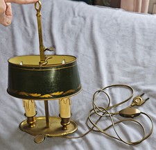 Lampe bouillotte 2 feux en bronze doré , Abat-jour en tôle peinte vert- empire